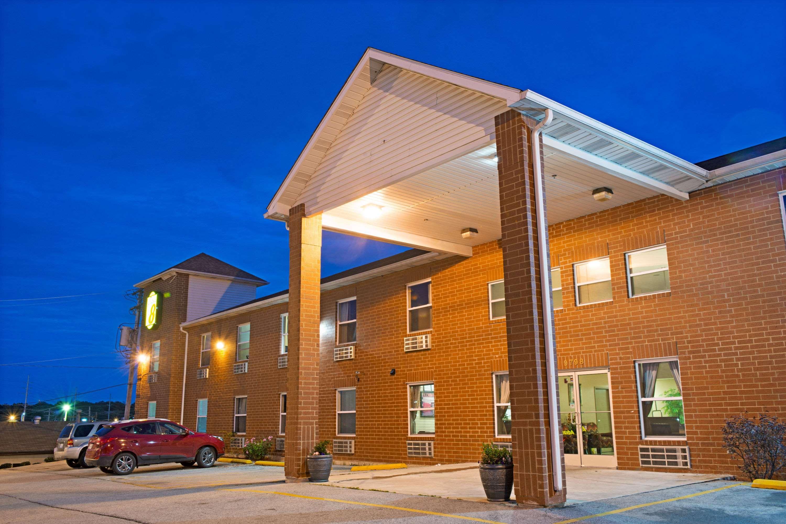 מלון Woodson Terrace Super 8 By Wyndham St. Louis Airport מראה חיצוני תמונה