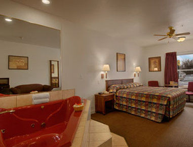 מלון Woodson Terrace Super 8 By Wyndham St. Louis Airport מראה חיצוני תמונה