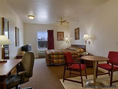 מלון Woodson Terrace Super 8 By Wyndham St. Louis Airport מראה חיצוני תמונה